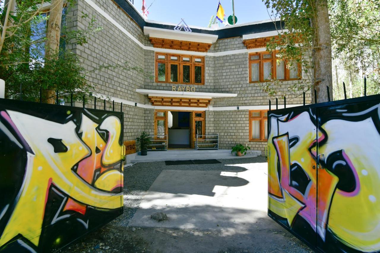 Raybo Hostel ليه المظهر الخارجي الصورة